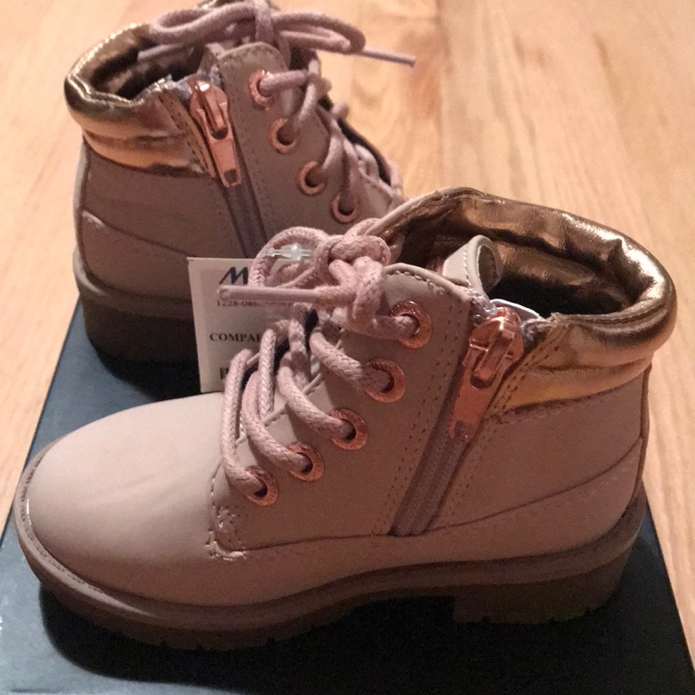 NWT! Nautica girls boots